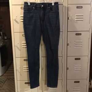 Wrangler high rise skinny, 28 x 28 Very good used condition. Medium blue.
